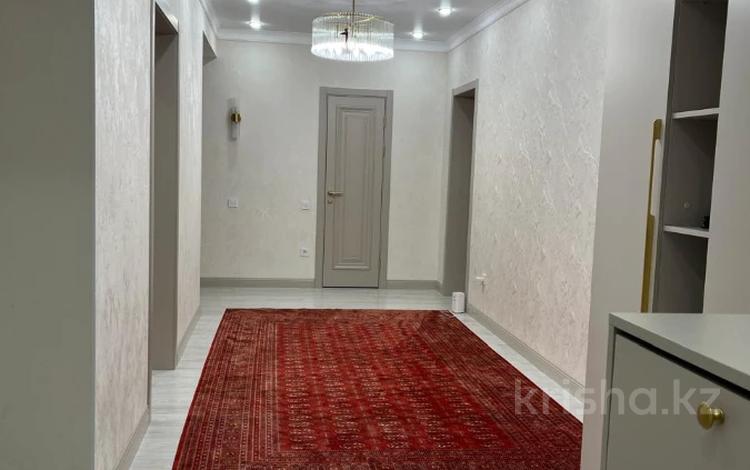 3-комнатная квартира · 110 м² · 5/9 этаж, мкр. Алтын орда 54а за 51 млн ₸ в Актобе — фото 2