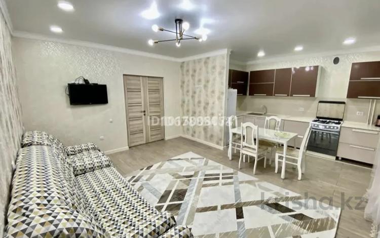 2-комнатная квартира · 70 м² · 9/9 этаж, мкр. Алтын орда 21в к1 за 200 000 ₸ в Актобе — фото 2
