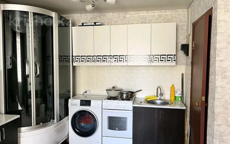 2-комнатная квартира · 33 м² · 4/5 этаж, Камзина 166 за 11.7 млн 〒 в Павлодаре — фото 2