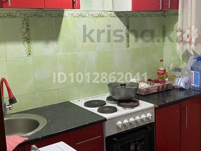 2-бөлмелі пәтер · 46 м² · 4/5 қабат, Анаркулова 14 — Үй жазда салқын, қыста жылы көршілер бәрі қазақ, таза подездь ремонт бір жыл бұрын жасалынган, 87711296121, бағасы: 12.5 млн ₸ в Жезказгане