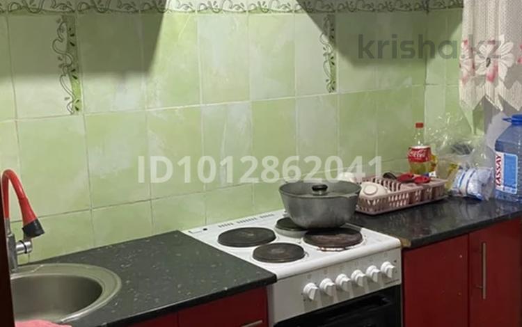 2-бөлмелі пәтер · 46 м² · 4/5 қабат, Анаркулова 14 — Үй жазда салқын, қыста жылы көршілер бәрі қазақ, таза подездь ремонт бір жыл бұрын жасалынган, 87711296121, бағасы: 12.5 млн ₸ в Жезказгане — фото 2