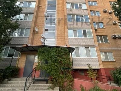 2-комнатная квартира, 80 м², 3/5 этаж, мкр. Алтын орда, Батыс 2 14В/1 за 30.6 млн 〒 в Актобе, мкр. Алтын орда