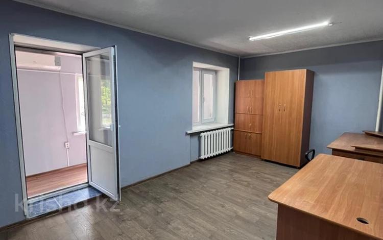 Свободное назначение, офисы, магазины и бутики, общепит, салоны красоты, медцентры и аптеки, образование, развлечения · 68 м² за 26.5 млн ₸ в Павлодаре — фото 2