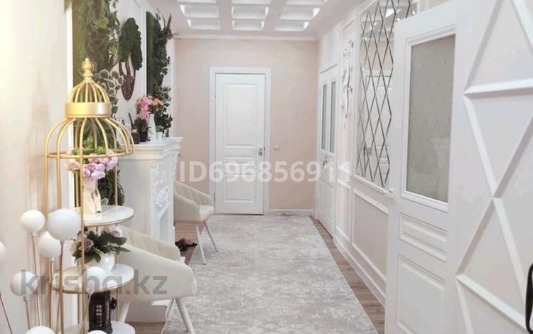 4-бөлмелі пәтер · 140 м² · 2/8 қабат, А-98 16 — Жургенова, бағасы: 68 млн ₸ в Астане, Алматы р-н — фото 2
