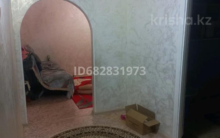 3-бөлмелі пәтер · 64 м² · 2/5 қабат, Коморова 6 — В ценре, бағасы: 18 млн ₸ в Сатпаев — фото 2