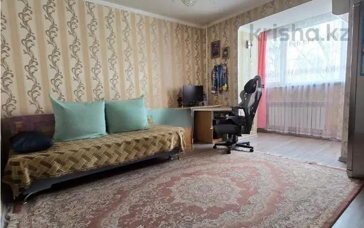 3-комнатная квартира · 63 м² · 4/5 этаж, мкр Михайловка , Аманжолова 71а за 26 млн ₸ в Караганде, Казыбек би р-н — фото 2