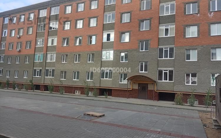 2-комнатная квартира · 69.8 м² · 2/5 этаж, Бокенбай Батыра 157Б за 24 млн ₸ в Актобе, мкр Авиатор — фото 2