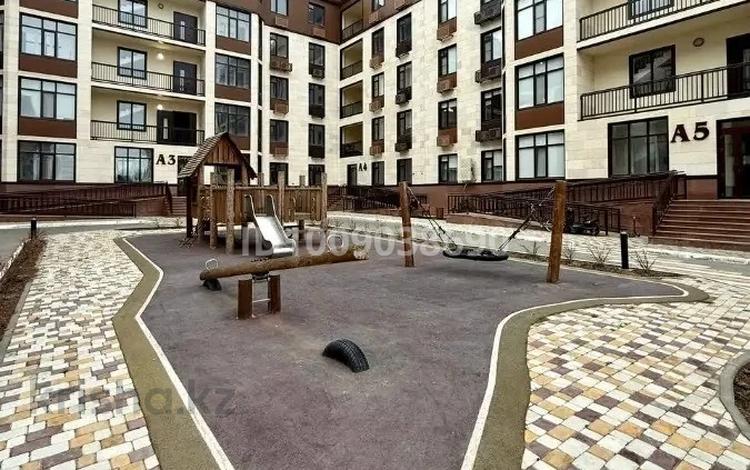 2-бөлмелі пәтер · 73.3 м² · 1/5 қабат, мкр Нурсая-3, Абулхайр-хана 56А, бағасы: 43.5 млн ₸ в Атырау — фото 2