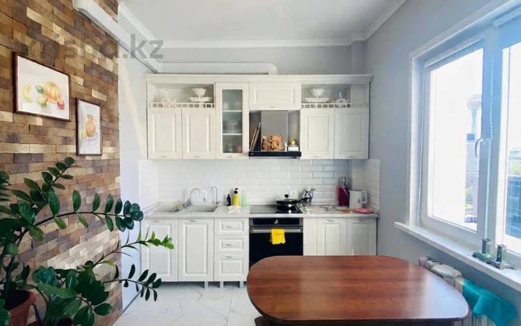 3-комнатная квартира · 110 м² · 6/9 этаж, Д. Кунаева 35 за 500 000 ₸ в Астане, Есильский р-н — фото 12