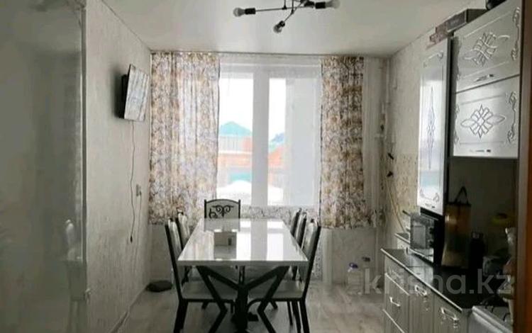 3-бөлмелі пәтер · 79.3 м² · 2/4 қабат, Микрорайон Береке, Микрорайон Береке 5, бағасы: 32 млн ₸ в Костанае — фото 2
