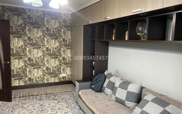 1-комнатная квартира, 37 м², 5/5 этаж помесячно, мкр Таугуль за 200 000 〒 в Алматы, Ауэзовский р-н — фото 2