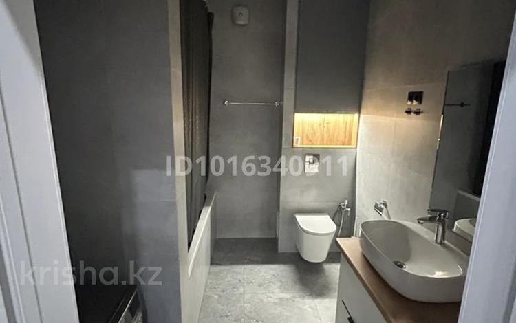 2-комнатная квартира · 67.46 м² · 8/10 этаж, мкр Юго-Восток, Микрорайон Байкена Ашимова 21/5 за 400 000 ₸ в Караганде, Казыбек би р-н — фото 2