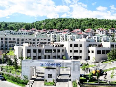 5-комнатная квартира · 265 м², мкр Горный Гигант, Жамакаева 256а за 2.3 млн 〒 в Алматы, Медеуский р-н