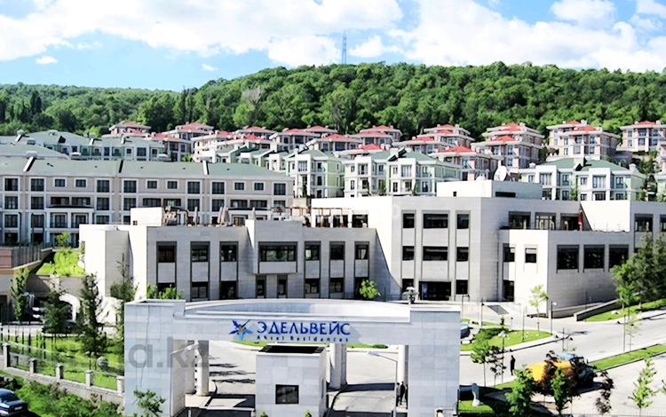 5-бөлмелі пәтер · 265 м², мкр Горный Гигант, Жамакаева 256а, бағасы: 2.3 млн 〒 в Алматы, Медеуский р-н — фото 2