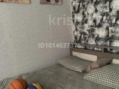 4-комнатная квартира · 63 м² · 4/5 этаж, Майкудук, 15й микрорайон за 150 000 ₸ в Караганде, Алихана Бокейханова р-н