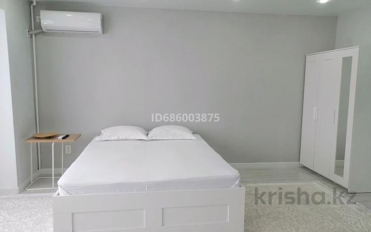 1-комнатная квартира · 35 м² · 1/10 этаж, 5-й мкр 22 за 15 000 ₸ в Актау — фото 2