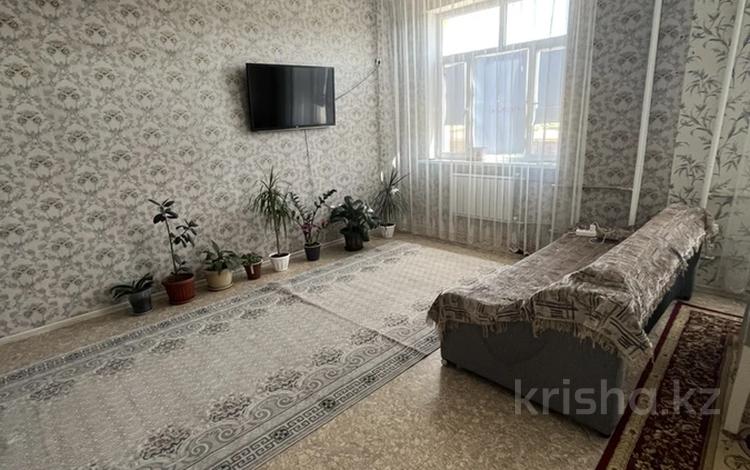 1-комнатная квартира, 55 м², 1/7 этаж помесячно, Каратал 61/1 за 110 000 〒 в Талдыкоргане — фото 2