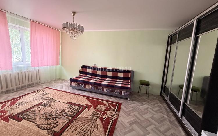 1-комнатная квартира · 32.3 м² · 1/5 этаж, ул. Глинки 46А за 120 000 ₸ в Семее, Красный Кордон — фото 2