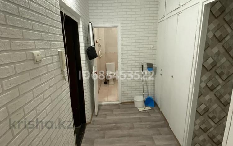 1-комнатная квартира · 40 м² · 6/9 этаж, мкр Аксай-3 27 за 200 000 ₸ в Алматы, Ауэзовский р-н — фото 2