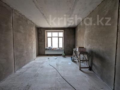 3-комнатная квартира · 92 м² · 5/10 этаж, мкр Юго-Восток, Микрорайон Байкена Ашимова 21 за 47 млн ₸ в Караганде, Казыбек би р-н