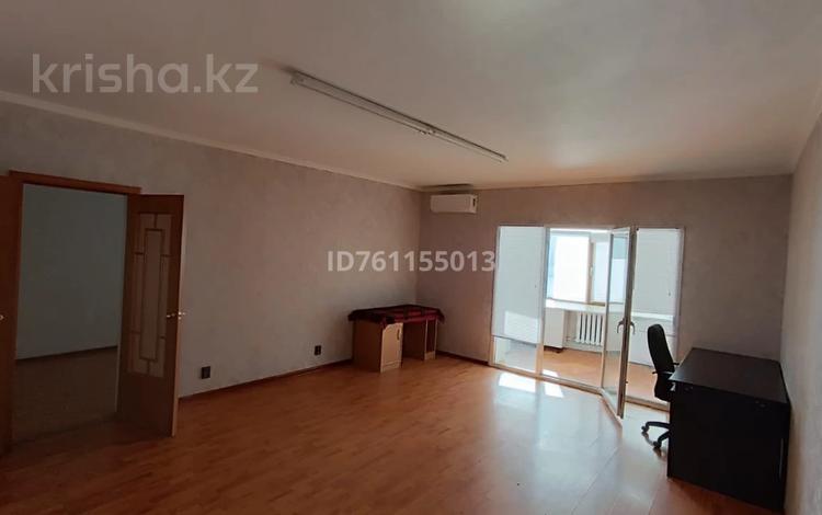 2-комнатная квартира · 54 м² · 1/3 этаж, проспект Санкибай-батыра 253/2 — Напротив Акбобек, ресторан Зере за 23.5 млн ₸ в Актобе — фото 2