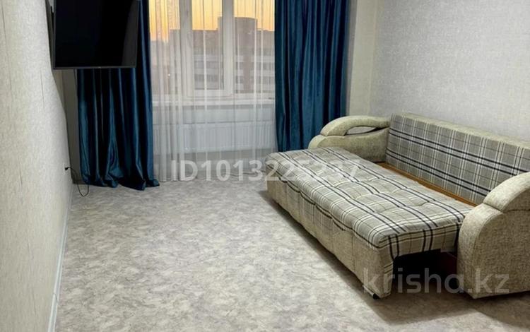 2-комнатная квартира · 64 м² · 19/25 этаж, микрорайон Байкена Ашимова 24 за ~ 22 млн ₸ в Караганде, Казыбек би р-н — фото 2