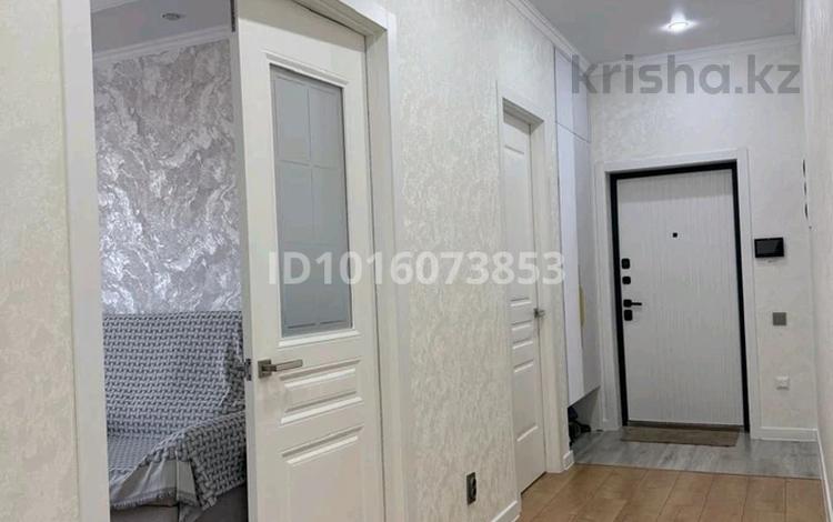 3-бөлмелі пәтер · 90 м² · 2/6 қабат, Голубые пруды ш/а., Мкрн Голубые пруды дом 456/5, бағасы: 45 млн ₸ в Караганде, Алихана Бокейханова р-н — фото 2