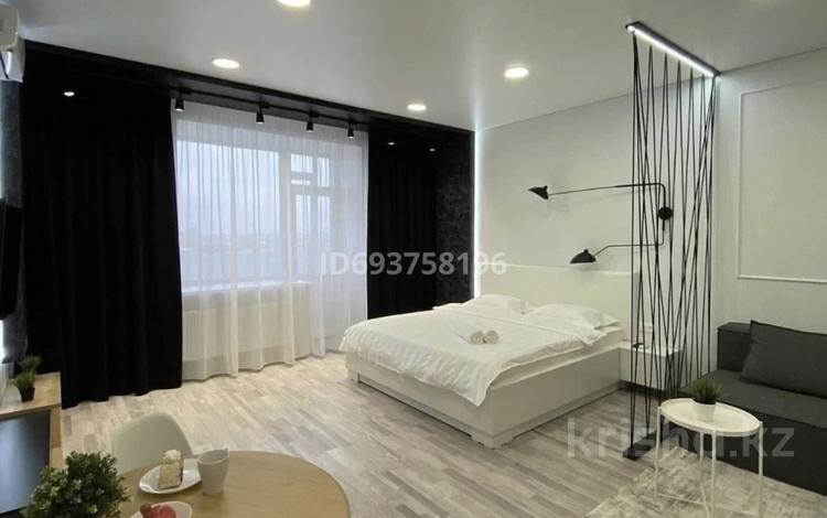 1-комнатная квартира, 40 м², 10 этаж посуточно, Розыбакиева 320 за 25 000 〒 в Алматы, Бостандыкский р-н — фото 2