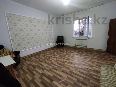 2-комнатный дом помесячно, 80 м², 3 сот., Макашева 14 а за 140 000 〒 в Каскелене
