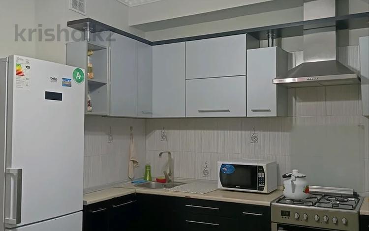 3-комнатная квартира, 100 м², 10/10 этаж помесячно, мкр Акбулак — Райымбека