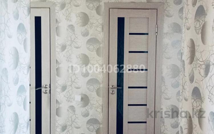 3-бөлмелі пәтер · 61.3 м² · 5/5 қабат, Рахымжана Кошкарбаева 3 — ул. Коммунистическая, 3. через дорогу школа гимназии 1, бизнес центр Есиль. Центр, бағасы: 19 млн ₸ в Щучинске — фото 2