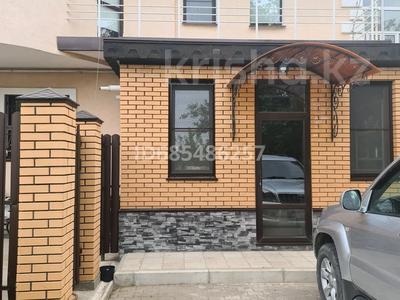 Отдельный дом · 3 комнаты · 140 м² · 2 сот., Мкр.Самал 3 2 за 40 млн 〒 в Уральске