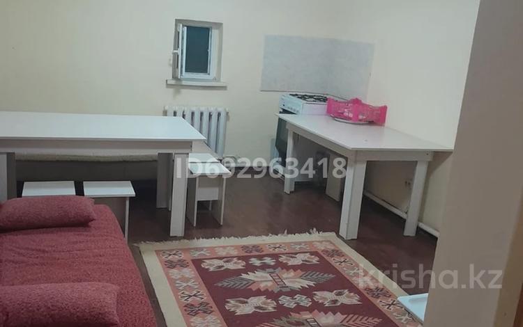 Отдельный дом · 2 комнаты · 70 м², мкр Жеруйык 10 за 100 000 〒 в Атырау — фото 2