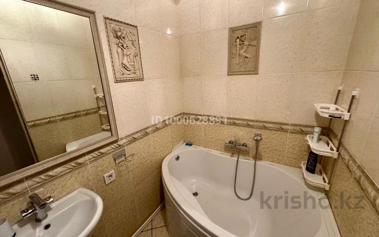2-бөлмелі пәтер · 54 м² · 1/9 қабат, мкр Юго-Восток, Сатыбалдина 4 — проспект Строителей, бағасы: 200 000 〒 в Караганде, Казыбек би р-н — фото 2