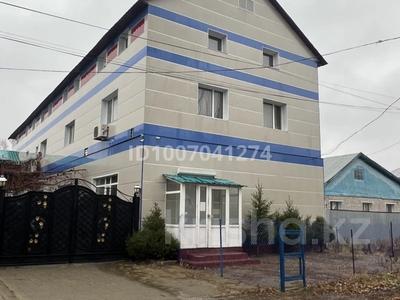 Свободное назначение, офисы, магазины и бутики, склады, общепит, салоны красоты, бани, гостиницы и зоны отдыха, медцентры и аптеки, образование, развлечения · 750 м² за 45 млн ₸ в Актобе, жилой массив Заречный-1