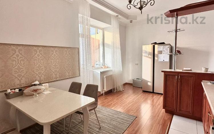 4-комнатная квартира, 141 м², 5/8 этаж, Достык 1 за 75 млн 〒 в Астане, Есильский р-н — фото 3