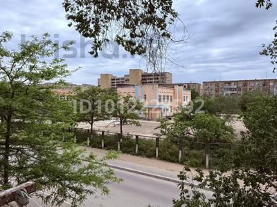 3-бөлмелі пәтер · 72 м² · 2/5 қабат, 13-й мкр 2 — В шаговой доступности супермаркеты Dana и Анвар, ТРК Актау, школы, детские сады и остановки., бағасы: 23 млн ₸