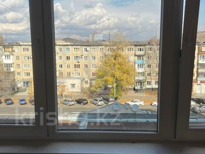 3-комнатная квартира, 60 м², 5/5 этаж, Кабанбай Батыра 43 за 26 млн 〒 в Усть-Каменогорске