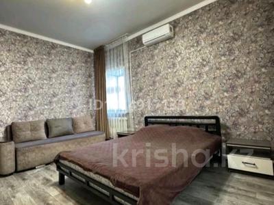 1-комнатная квартира · 40 м² · 1/2 этаж, Рахымжан Қошқарбаев 140 — ТЦ Апрель за 10 000 ₸ в Семее