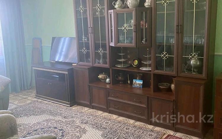 3-комнатная квартира · 62 м² · 5/5 этаж, мкр 5, Тургенева 102 кор 2 за 130 000 ₸ в Актобе — фото 2