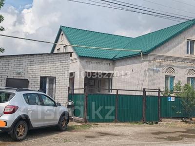 Отдельный дом · 6 комнат · 300 м² · 16 сот., Дина Нурпеисова — Мухтар ауезова за 75 млн 〒 в Актобе, мкр Москва