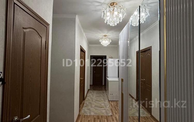 3-комнатная квартира · 85 м² · 5/9 этаж, мкр. имени Есет батыра 37 за 23 млн ₸ в Актобе, мкр Акжар — фото 2