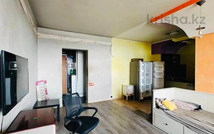 2-бөлмелі пәтер · 50 м² · 18/19 қабат, Брусиловского, бағасы: 26.5 млн ₸ в Алматы, Алмалинский р-н — фото 2