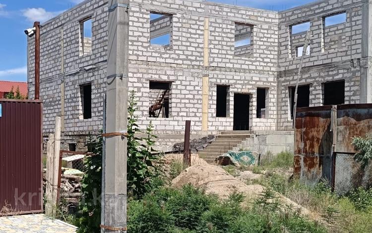 Отдельный дом · 5 комнат · 750 м² · 9.6 сот., Мкр Атырау улица Акжайма 62 за 50 млн ₸ — фото 4
