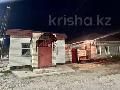 Отдельный дом · 6 комнат · 250 м² · 10 сот., Гусмана Косанова 72 — Репина за 49 млн ₸ в Семее