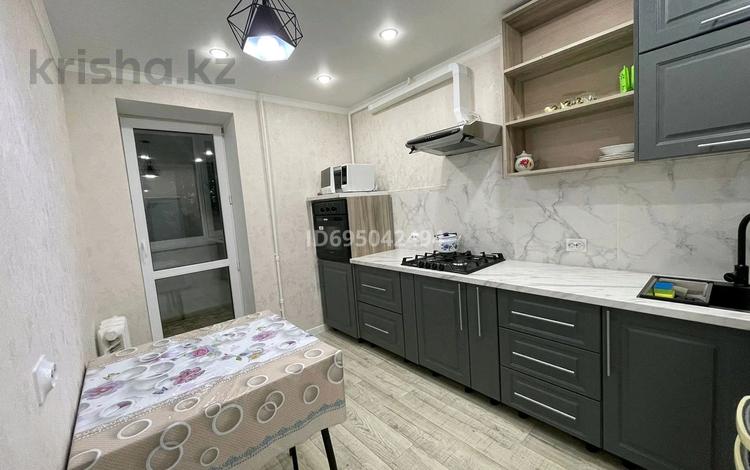 3-комнатная квартира · 62 м² · 2/5 этаж, К.Аманжолова 49/1 — проспект Назарбаева за 25 000 〒 в Уральске — фото 30