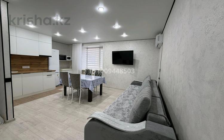 2-бөлмелі пәтер · 55 м² · 8/10 қабат, Жаңа қала ш/а., Ермекова 106/2, бағасы: 24 млн ₸ в Караганде, Казыбек би р-н — фото 2