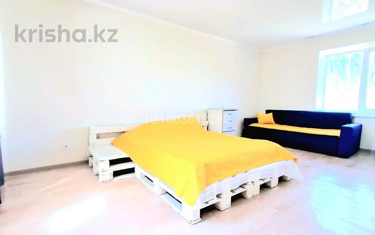 1-бөлмелі пәтер · 35 м² · 4/5 қабат, Ауэзова, бағасы: 15 000 ₸ в Бурабае — фото 2