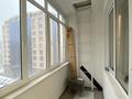 2-комнатная квартира, 95.3 м², 6/11 этаж помесячно, мкр Жетысу-3 за 300 000 〒 в Алматы, Ауэзовский р-н — фото 12