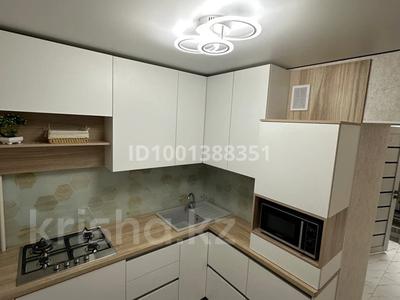 Аренда квартир в Алматы: 2-комнатная квартира · 60 м² · 2/5 этаж · помесячно, мкр Тастак-2, Жарокова 37/1 — Шевченко за 320 000 〒 2-комнатная квартира · 60 м² · 2/5 этаж · помесячно, мкр Тастак-2, Жарокова 37/1 — Шевченко за 320 000 〒 в Алматы, Алмалинский р-н